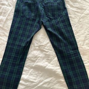 Super cute plaid pants from Vineyard Vines. Would be great for holiday parties!!